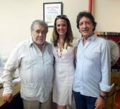  Edgard Ponce, embajador de Ecuador,  Isidro Fardales , director de Radio Habana Cuba, junto a Danay Galleti , Secretaria de La Unión de Jóvenes Comunistas de la emisora, quien recibió un diploma de reconocimiento por ser la planta radial una de las voces del XVIII Festival Mundial de la Juventud y los Estudiantes, que se realizará del 7 al 13 de diciembre próximo en Quito.