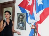 La abogada Rosa Meneses, nieta del líder independentista puertorriqueño Pedro Albizu Campos entregó a su vez una foto de su abuelo, el cual es considerado una de las figuras más relevante en la lucha por la independencia de Puerto Rico durante el siglo XX.