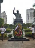 Una delegación chilena , encabezada por el presidente del Partido Socialista (PS) de ese país, Osvaldo Andrade, rindió homenaje este jueves al exmandatario de su país Salvador Allende (1908-1973) ante su monumento en la Avenida de los Presidentes, de La Habana.