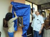 En el acto que tuvo lugar en la sede de esa emisora, en La Habana, se develó una obra con la imagen del Comandante Ernesto Che Guevara, obra del fallecido escultor cubano José Delarra.
