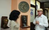 “Se trata de una réplica de la  que llevó el Arnaldo Tamayo al cosmos el 18 de septiembre de 1980, pero esta vez, esculpida en bronce y con un peso de casi 100 libras”, afirmó el Subdirector de Radio Habana Cuba, Pedro Martínez Pirez.