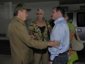 El presidente cubano, Raúl Castro, conversó con el luchador antiterrorista, Fernando González, quien llegó este viernes a La Habana, luego de cumplir íntegramente una larga e injusta condena en una prisión estadounidense.