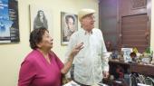 Periodista Pedro Martínez Pirez junto a Aida Cañas.