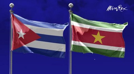 banderas de Cuba y Surinam 