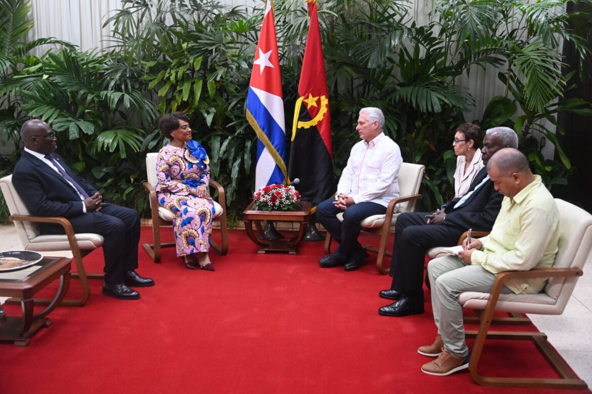 Díaz-Canel dialoga con la presidenta del Parlamento de Angola. Foto tomada de @PresidenciaCuba