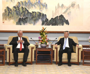 Díaz-Canel se reunió con Li Xi, miembro del Comité Permanente del Buró Político y Secretario de la Comisión Central de Control Disciplinario del PCCh. Imagen: Presidencia