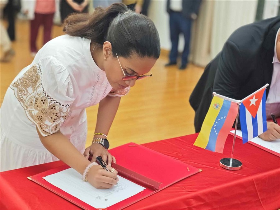 Cubanos en China expresaron su apoyo a la Revolución bolivariana