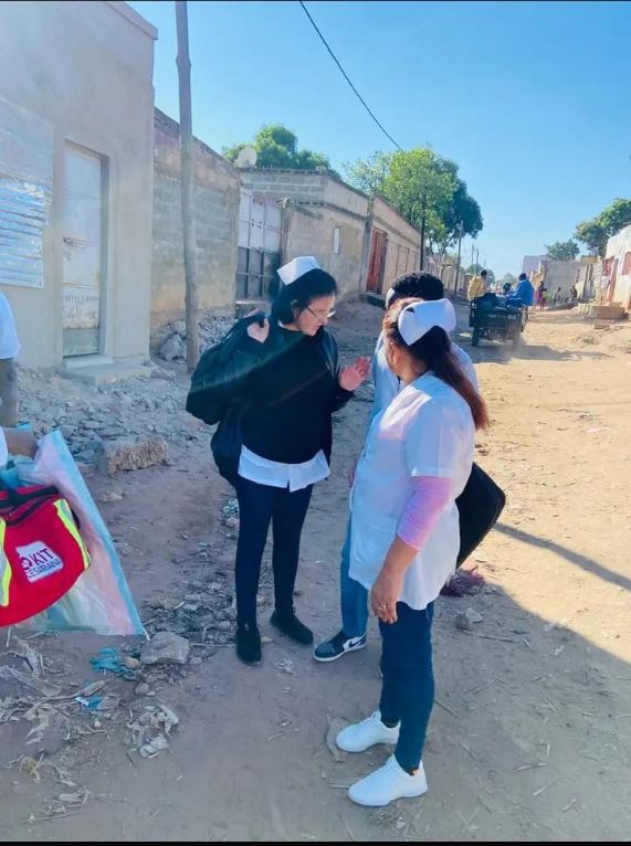 En Angola, la labor académica de Idalsys Naranjo se complementa con un intenso trabajo comunitario. (Foto cortesía de la entrevistada)