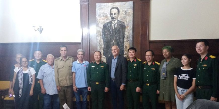 Delegación del Periódico Ejército Popular de Viet Nam de visita en la Casa de la Prensa. (Foto: UPEC)