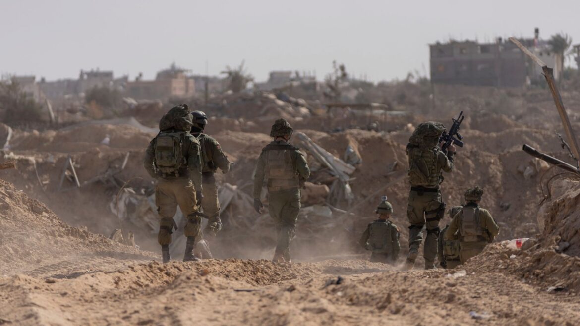 Israeli forces advance deeper into Gaza City / file photo