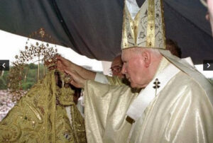 Papa Juan Pablo corona la virgen de la Caridad del Cobre
