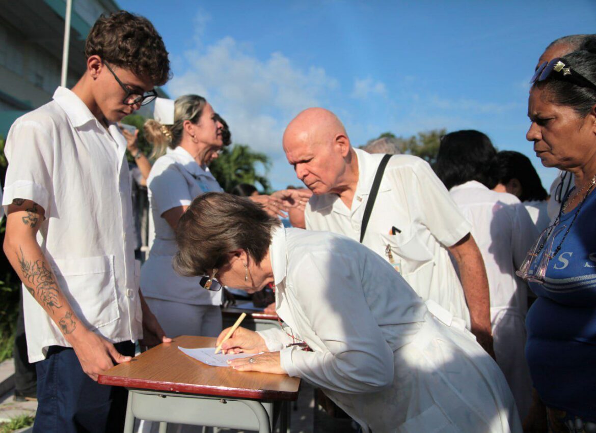 Desde Cuba proceso de firmas en apoyo a Venezuela