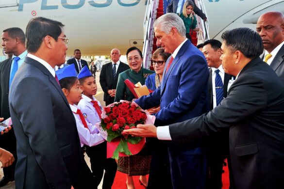 Cuban President arrived today in Vientiane, capital of Laos.