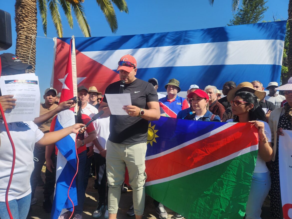 Fotos tomadas de las Redes sociales de la embajada cubana.