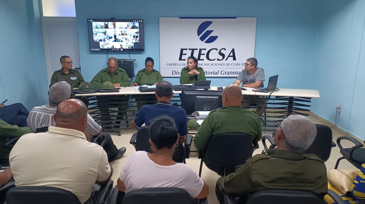 Reunión del Consejo de Defensa Provincial ante el inminente paso de la Tormenta Tropical Melissa por Granma. CDP Granma