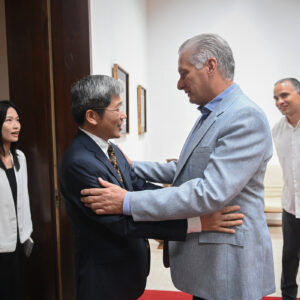 Intercambia Díaz-Canel con el director del Museo del Partido Comunista de China