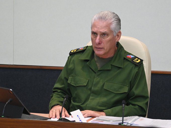Díaz-Canel insistió en la necesidad de que la población de los territorios que recibirán el azote del huracán eleve la percepción de riesgo ante las amenazas. Foto: @PresidenciaCuba