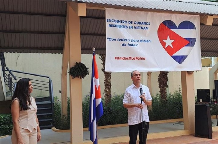 Embajador cubano en Vietnam, Rogelio Polanco.
