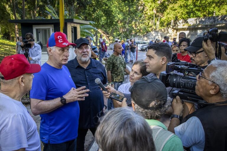 Declaraciones del Presidente cubano a la prensa tras jornada de saneamiento