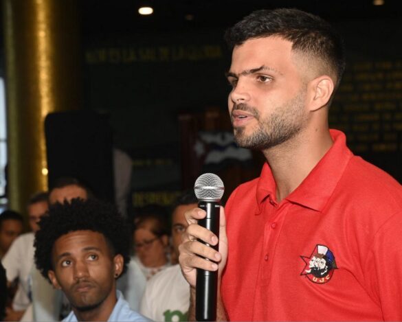 Jóvenes de diversos sectores de la sociedad cubana presentes en en el encuentro.