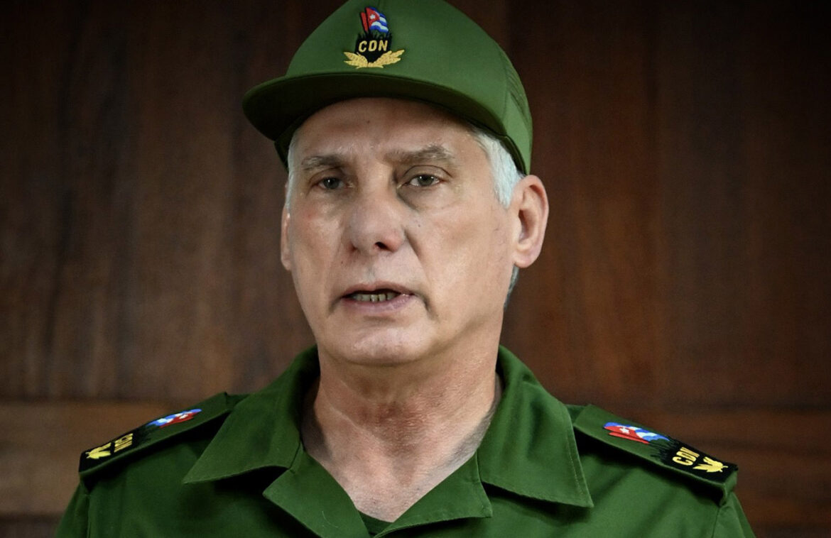 « Con el heroísmo y la resistencia del pueblo cubano juntos vamos a vencer ¡FUERZA CUBA! ». dijo Díaz-Canel. Foto tomada de la ACN