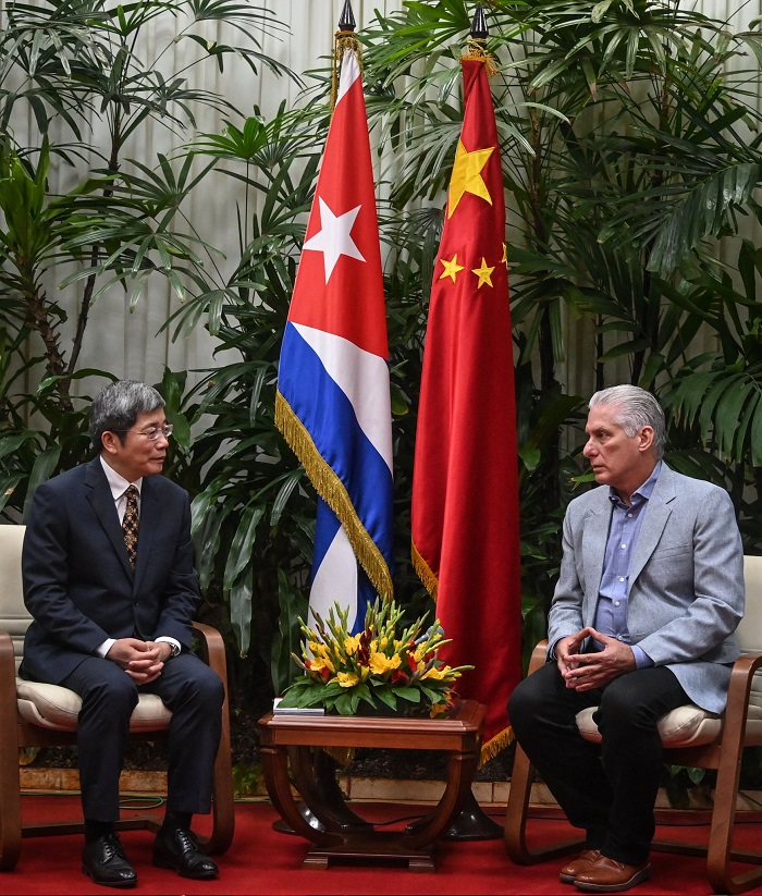 Intercambia Díaz-Canel con el director del Museo del Partido Comunista de China