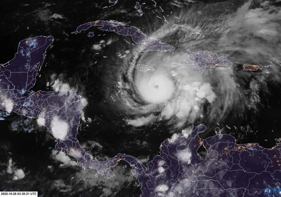 A partir de este domingo se iniciarán fuertes marejadas en los mares al sur de las provincias de Granma, Santiago de Cuba y Guantánamo. Foto tomada de Las Provincias