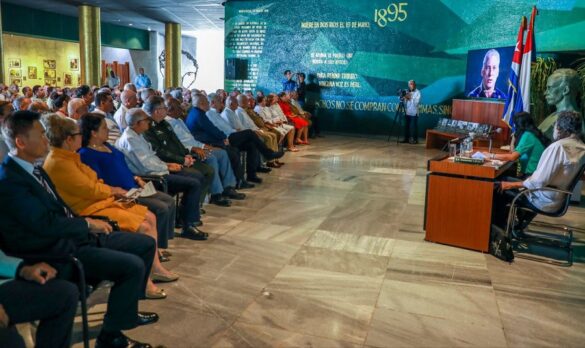 Presentan en La Habana, colección de libros sobre Raúl Castro