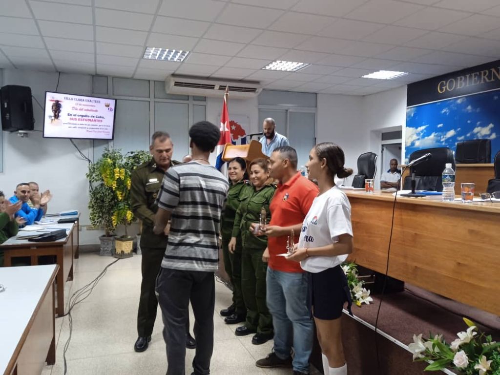 presentación del programa conmemorativo por el 67 aniversario del triunfo de la Revolución.