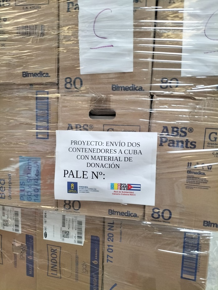 Contenedor de 40 pies con 23 pares que incluyen material sanitario 