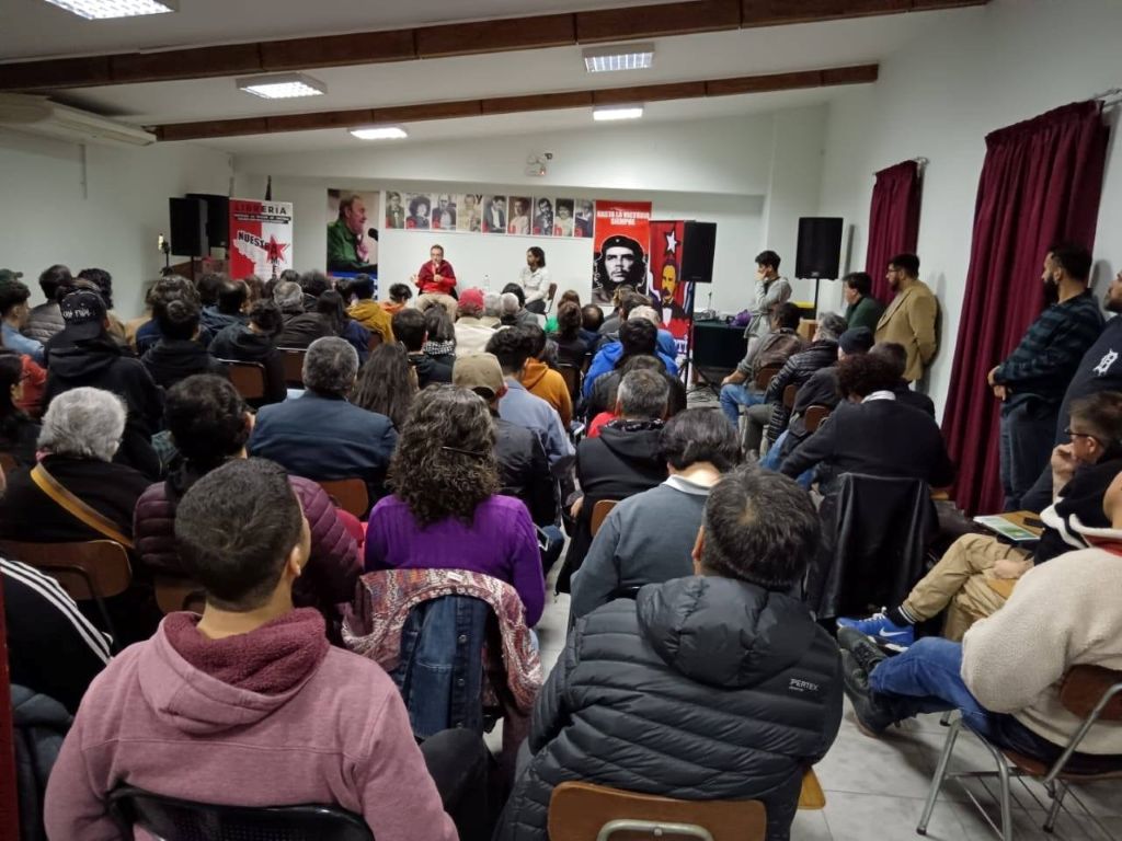 Solidaridad con Cuba en librería Nuestra América, Chile.