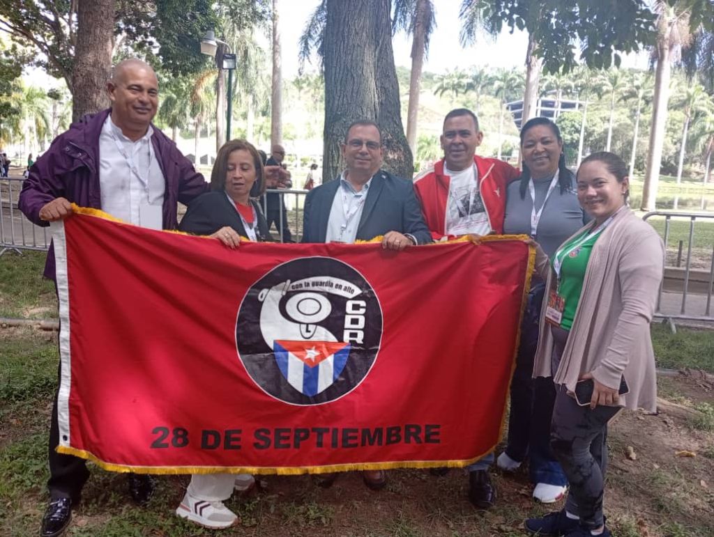 Delegación cubana en Asamblea de los Pueblos