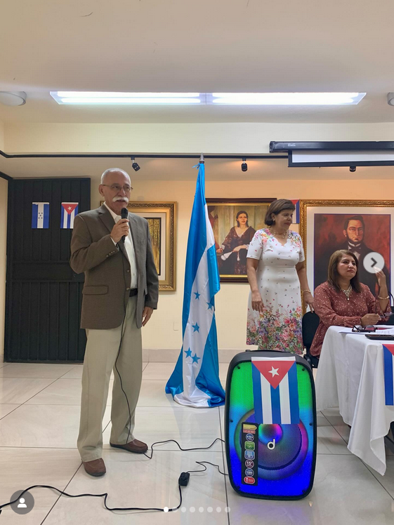 la Asociación Amistad Honduras-Cuba, filial de Tegucigalpa.