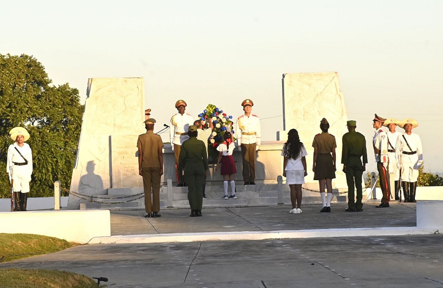 Tributo del pueblo de Cuba al Titán de Bronce