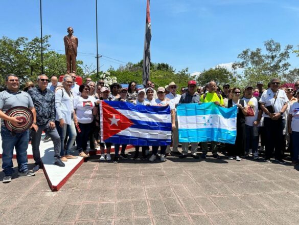 Hondureños solidarios con Cuba.