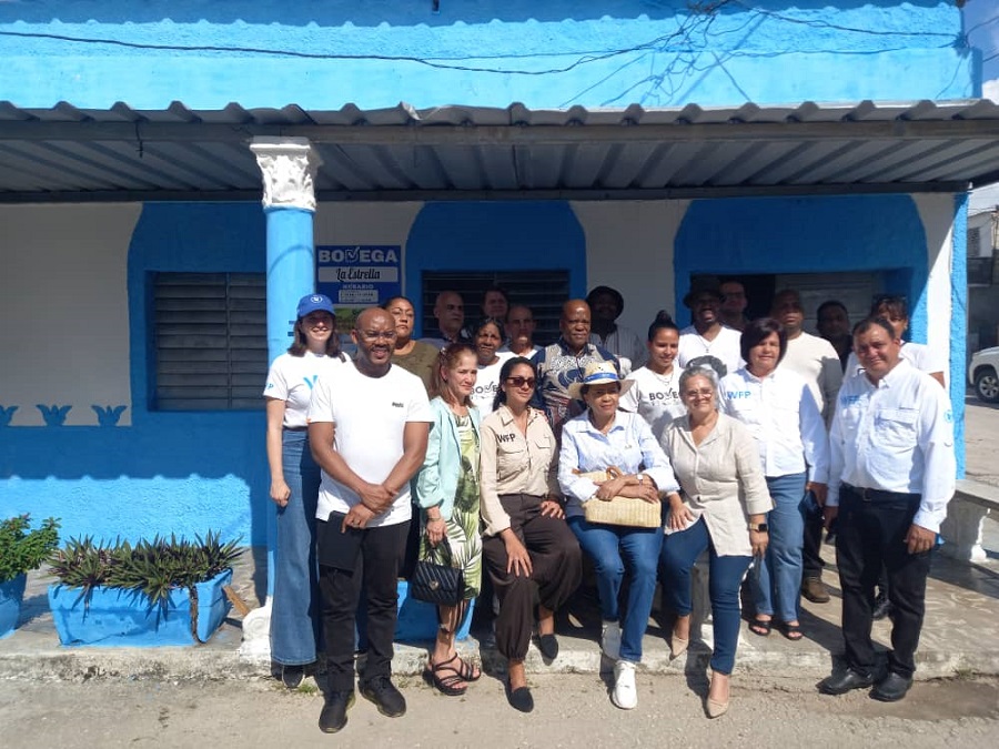 Embajadora de Sudáfrica en Cuba rinde homenaje al Che en Villa Clara 