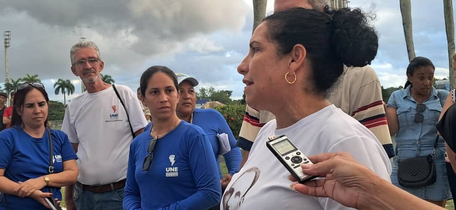 En Villa Clara, trabajadores eléctricos tras participar en recuperación de provincias orientales