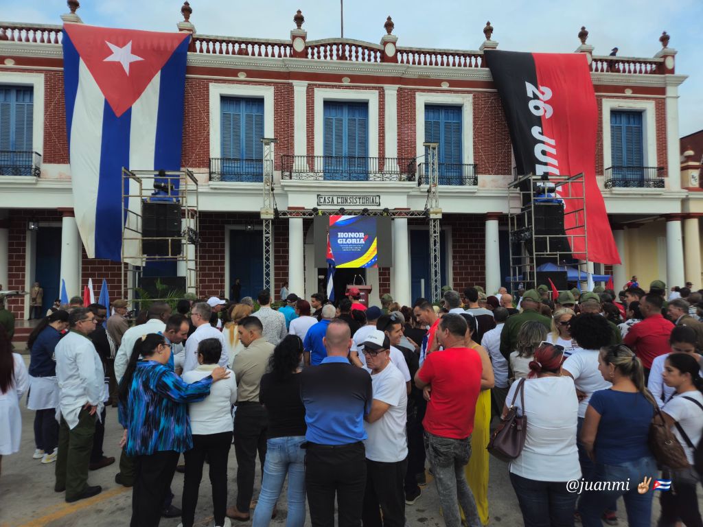 Tributo del pueblo holguinero.