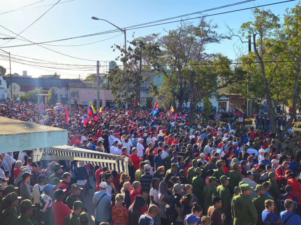 Holguineros solidarios con Venezuela.