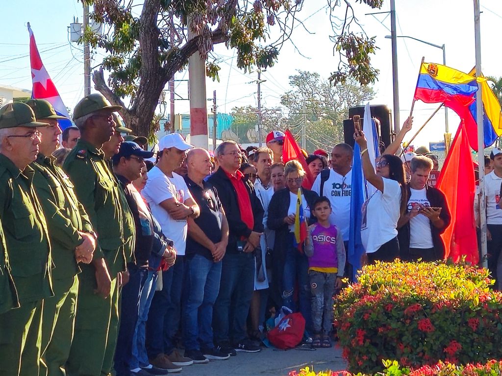 Holguineros solidarios con Venezuela.