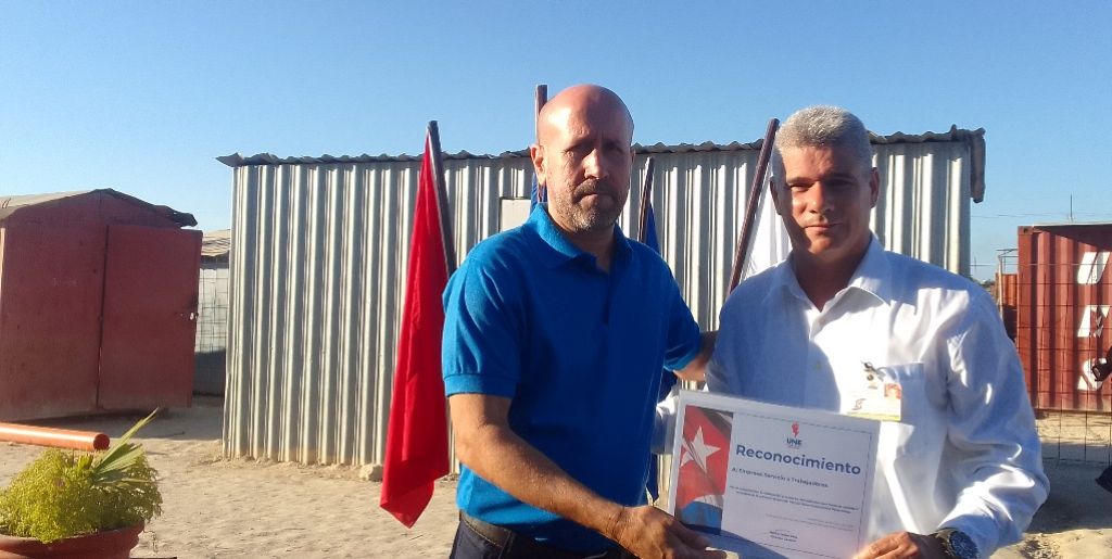 La proeza la reconocieron en el acto, donde rindieron homenaje a 13 empresas pilares