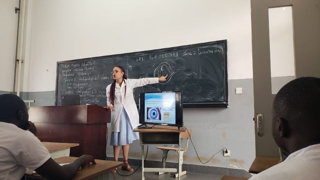 Karina Calzadilla Rodríguez, oftalmóloga.