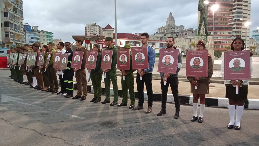 Reafirmación y tributo en marcha del pueblo combatiente