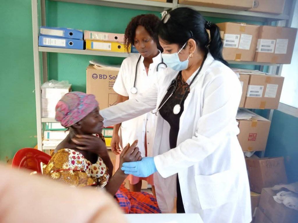 Colaboración médica cubana en Guinea Bissau.