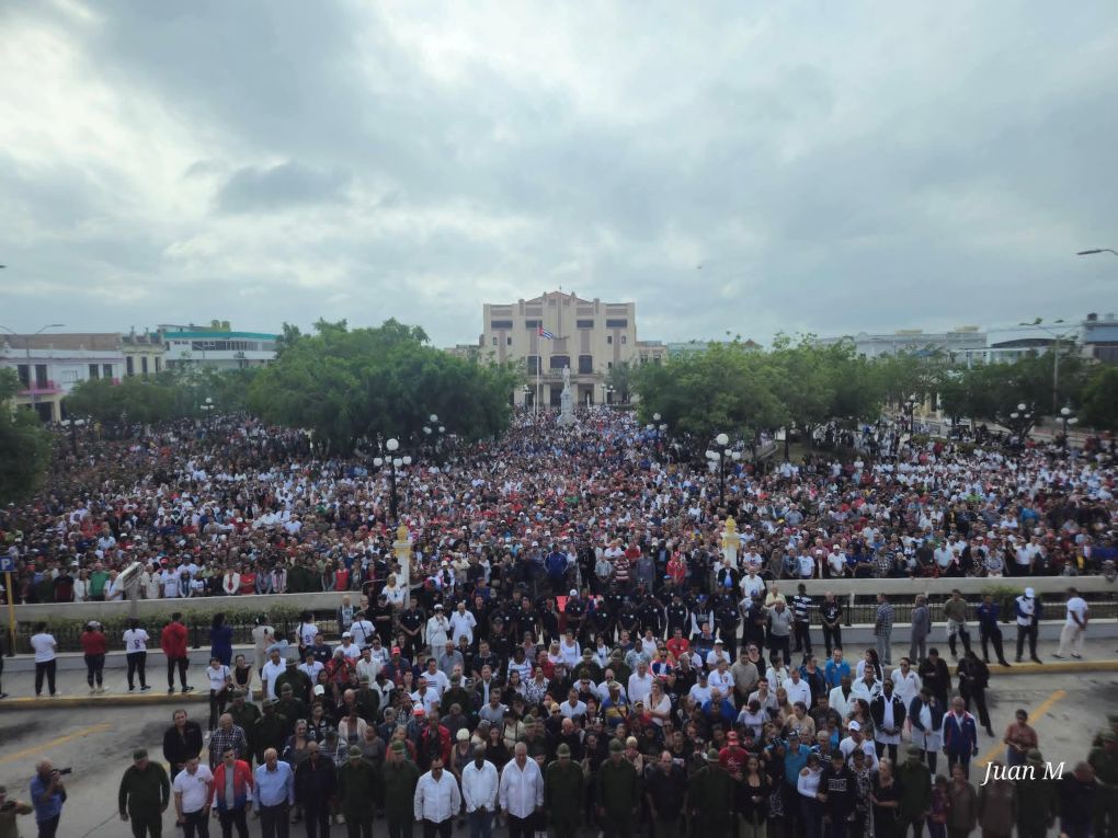 Tributo del pueblo holguinero.