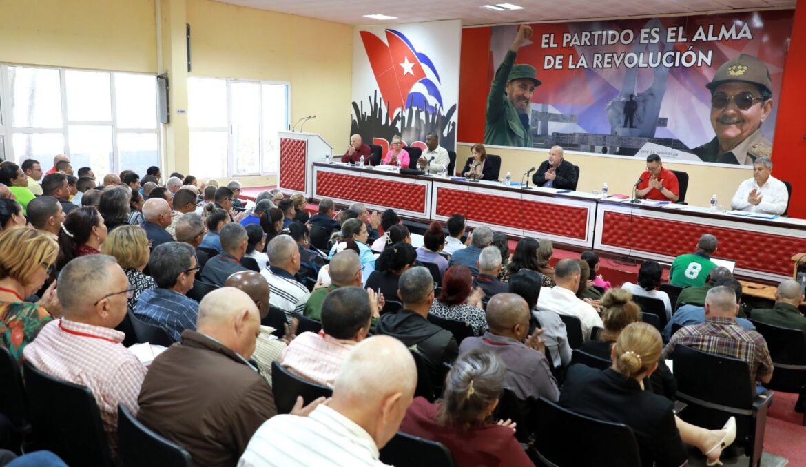 Consejos Provinciales de Gobierno en Las Tunas y Camagüey