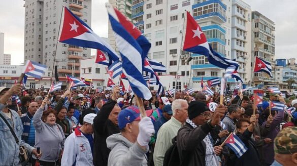 Reafirmación y tributo en marcha del pueblo combatiente