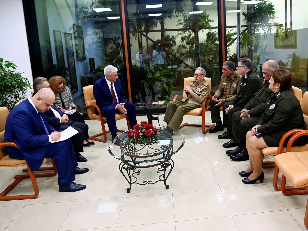 Raúl y el ministro ruso del Interior.