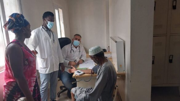 Dr Alexeis Calderín Vázquez, en Guinea Bissau.
