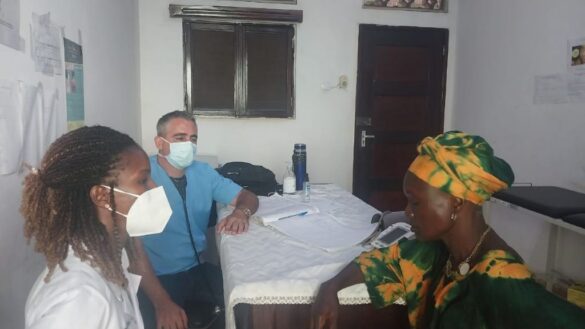 Dr Alexeis Calderín Vázquez, en Guinea Bissau.